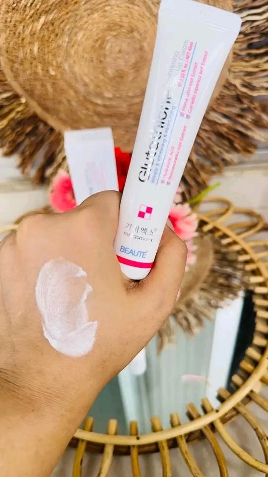 🔥 BUY 1 GET 1 FREE 🔥 ✨ Glutathione Cream – এখন অফারে! ✨